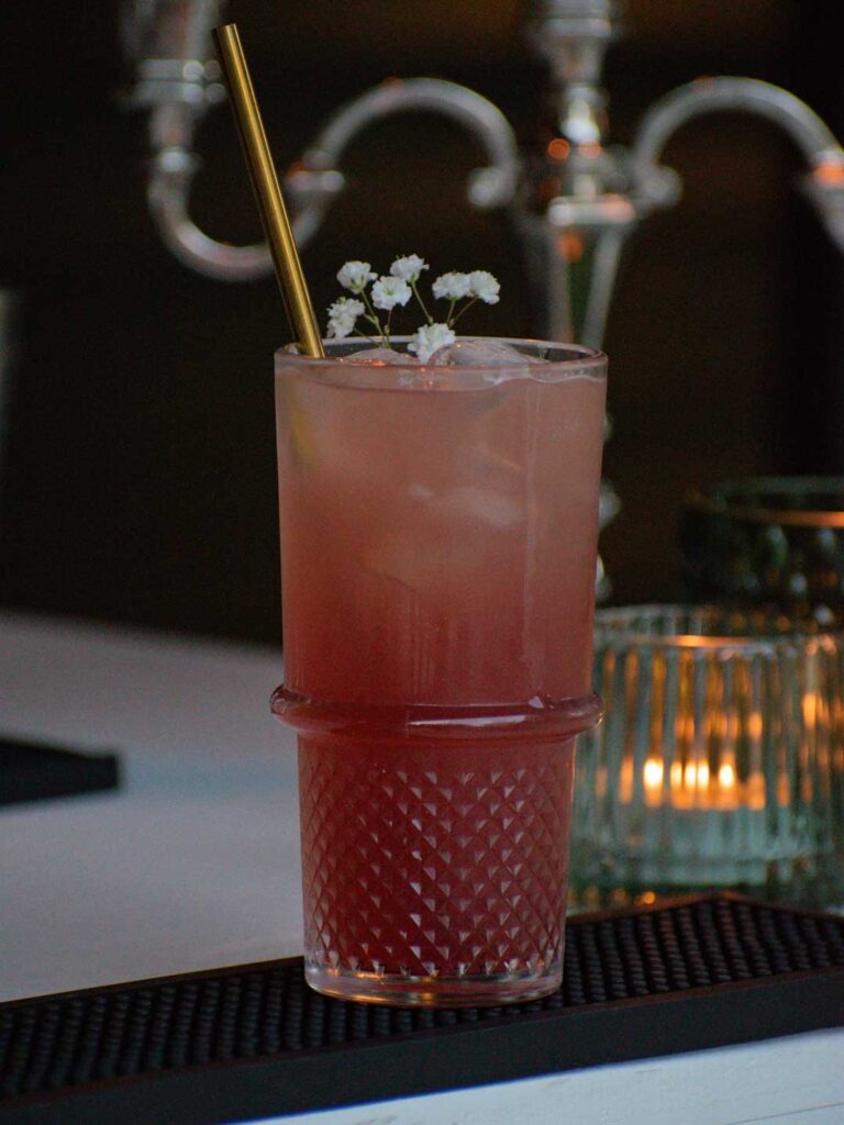 Cocktail signature pour incarner les couleurs de votre entreprise