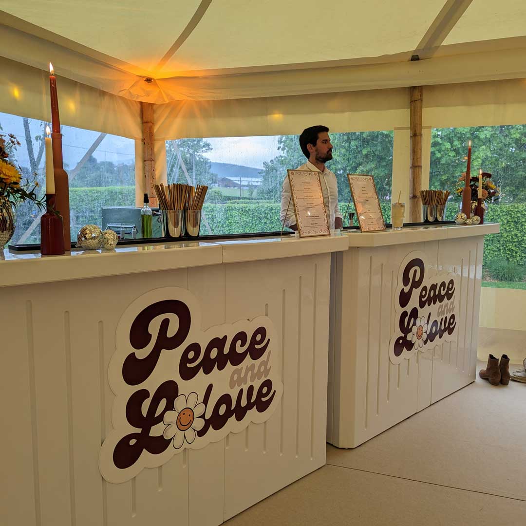 Personnalisation du bar à Cocktail ambiance peace and love