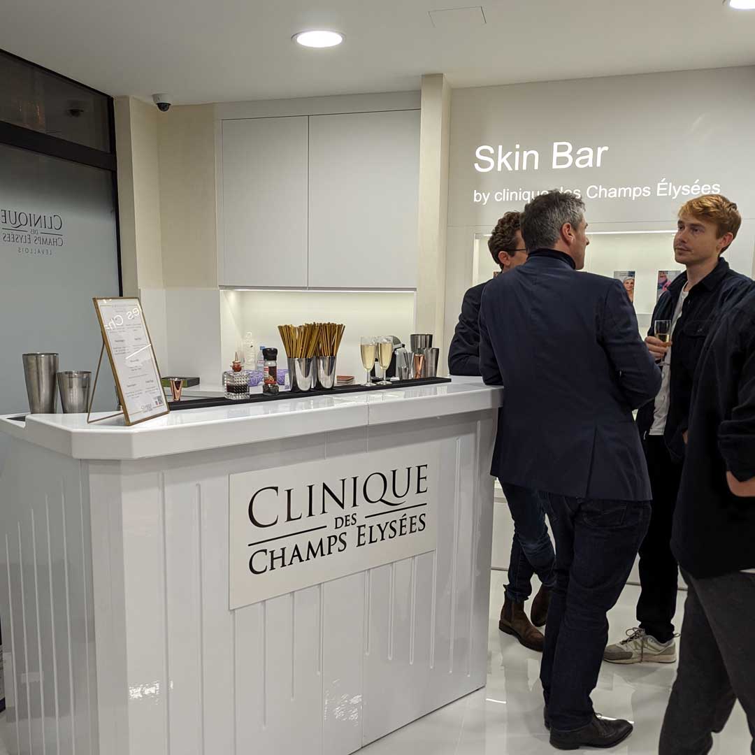 Personnalisation du bar à Cocktail pour l'événement organisé par la clinique des champs Elysées